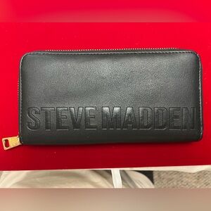 Steve Madden Black and Gold Zipper Wallet